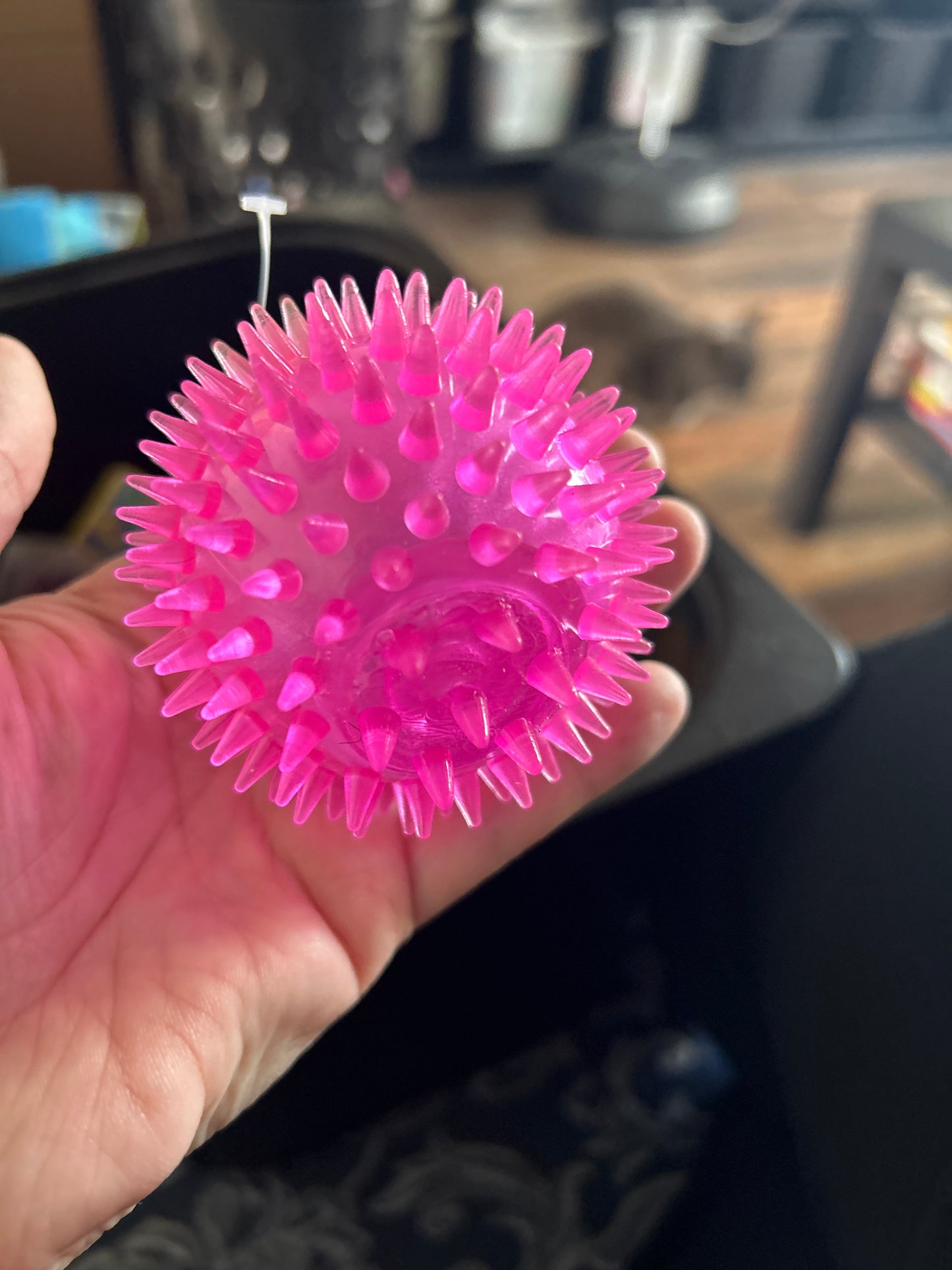 7.5cm flashing light up spikey ball