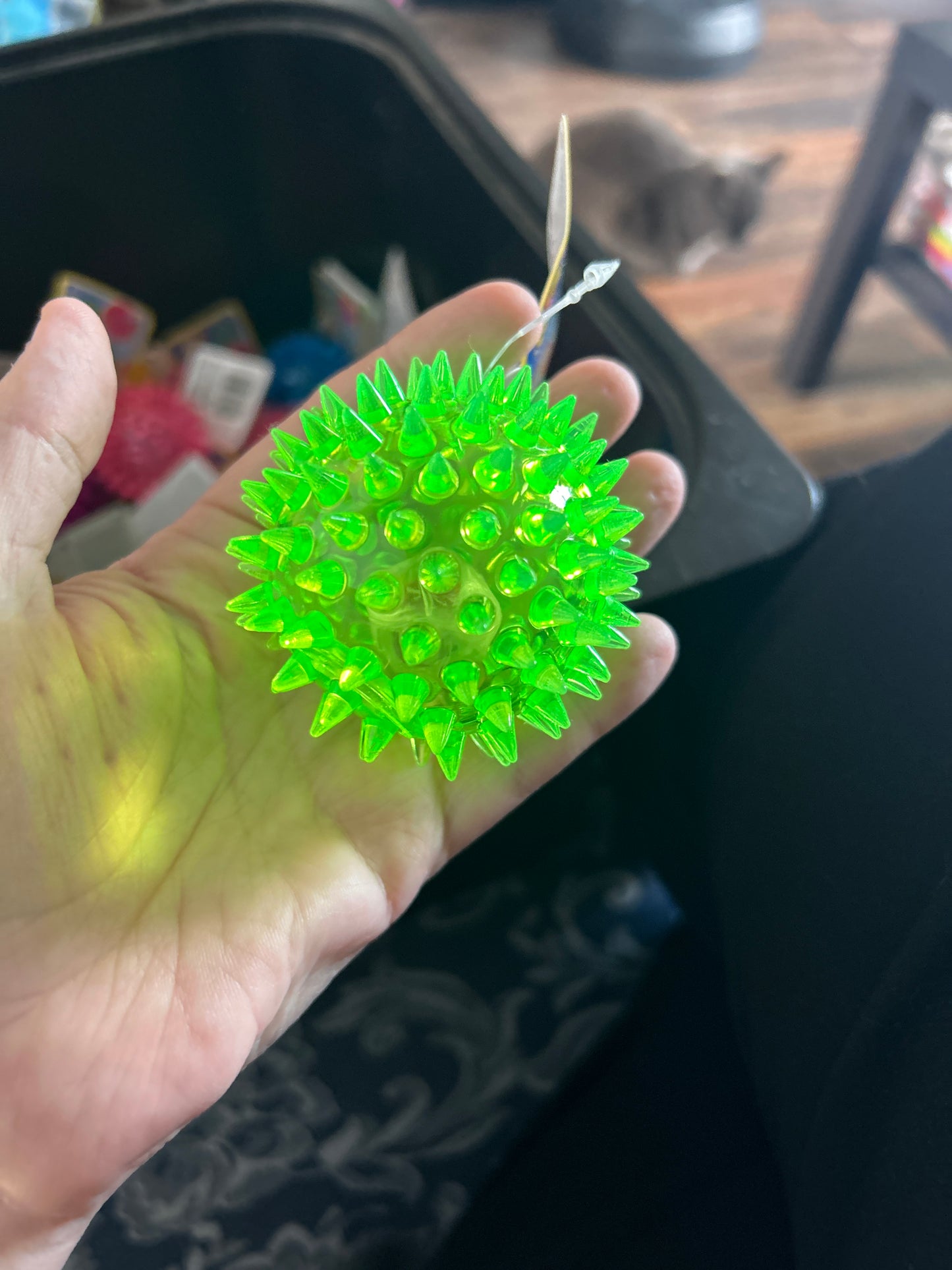 6.5cm flashing light up spikey ball