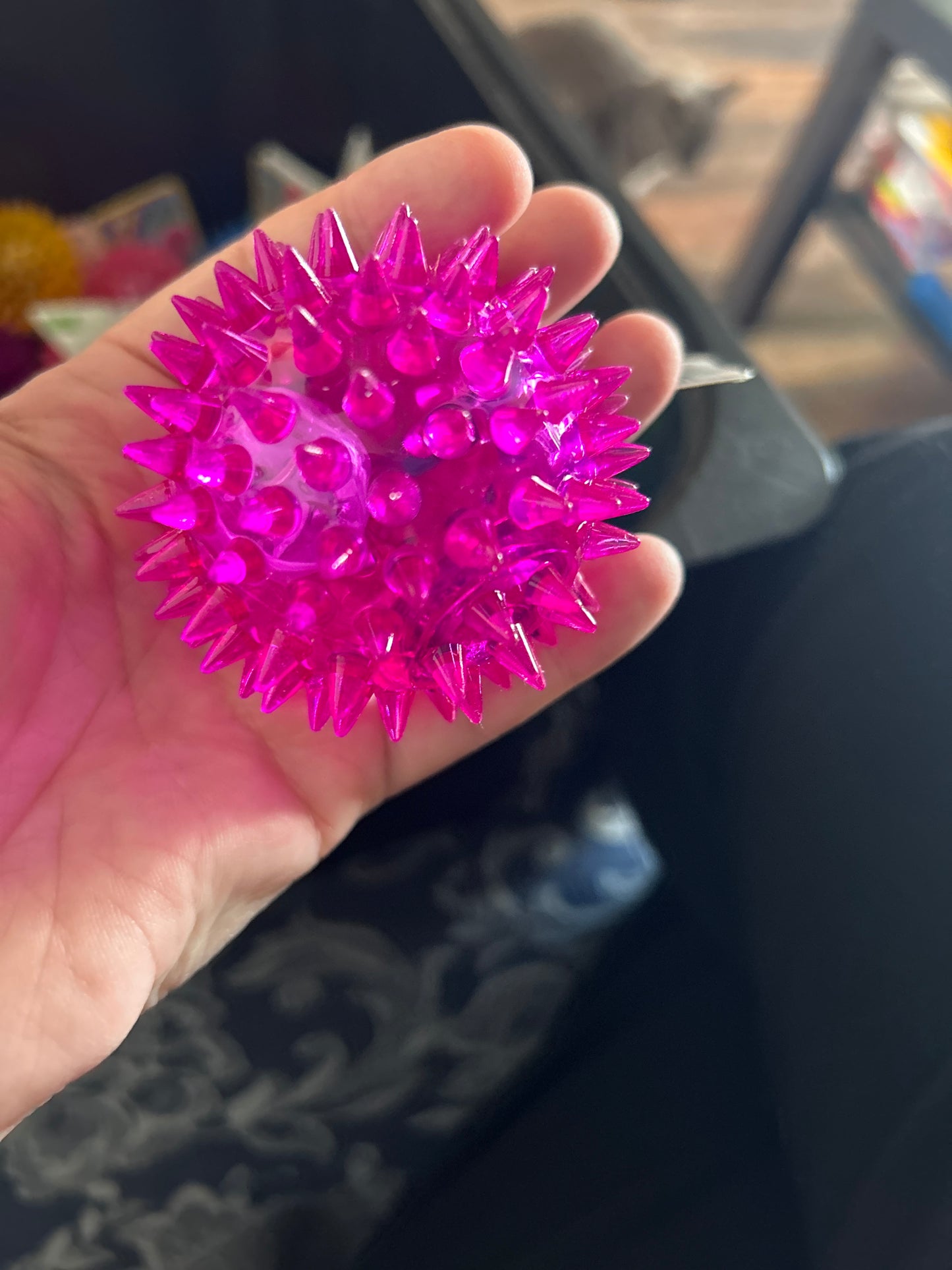 6.5cm flashing light up spikey ball