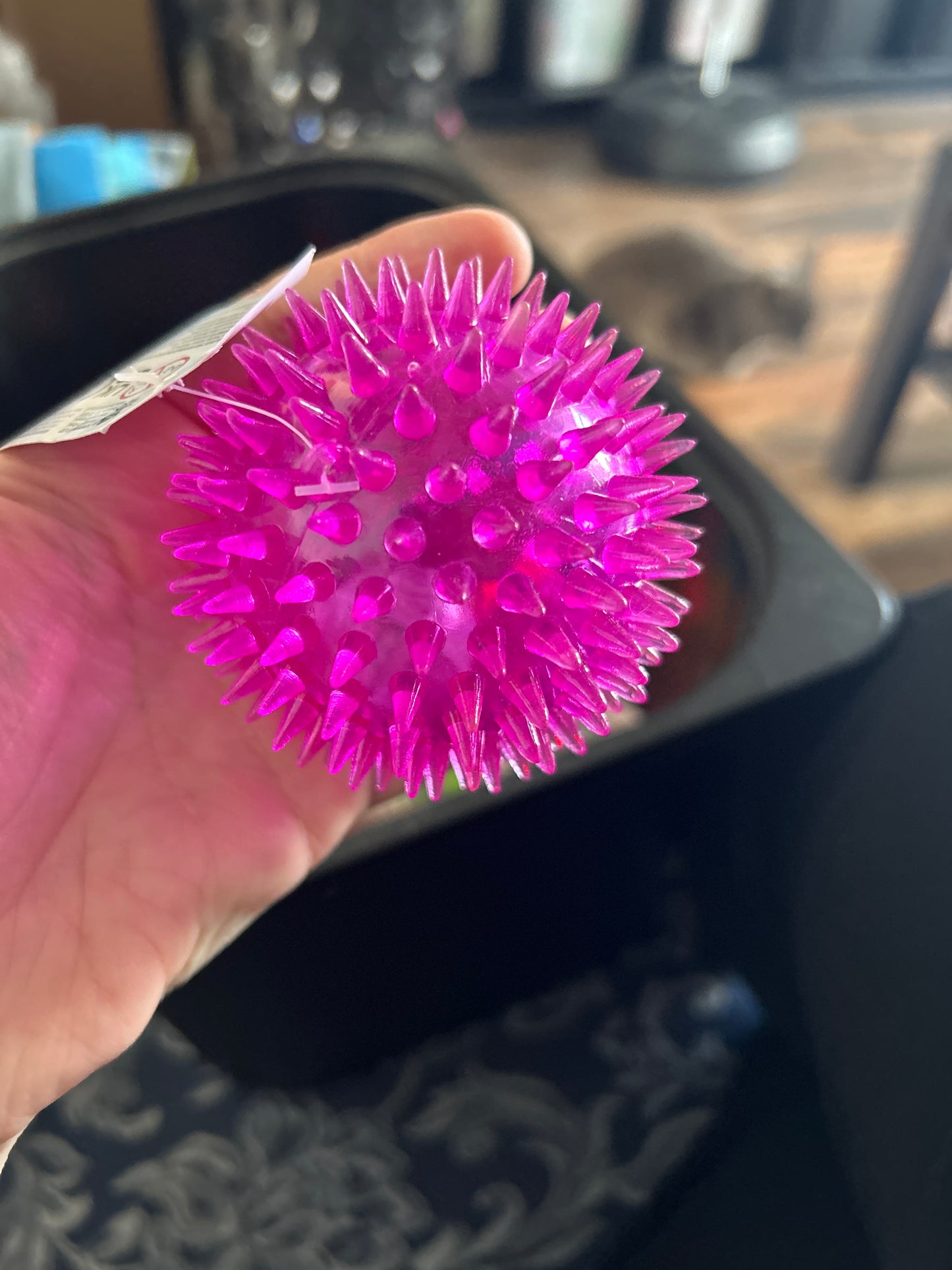 7.5cm flashing light up spikey ball